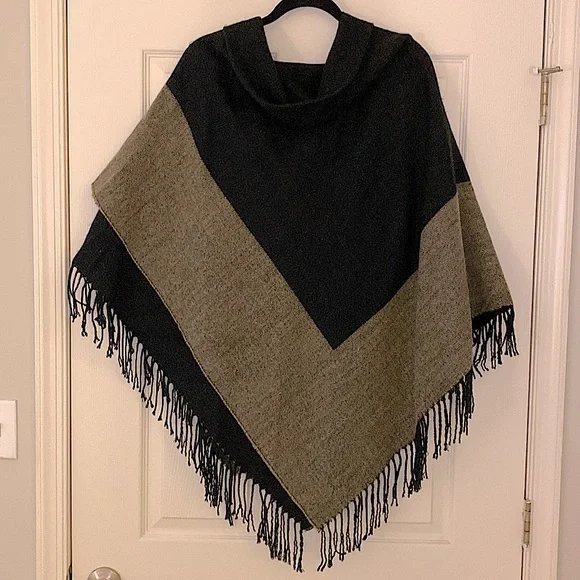 Women’s Black/Brown Hooded Poncho with Tasseled Edges & Toggle Buttons (OS) - Picture 2 of 3